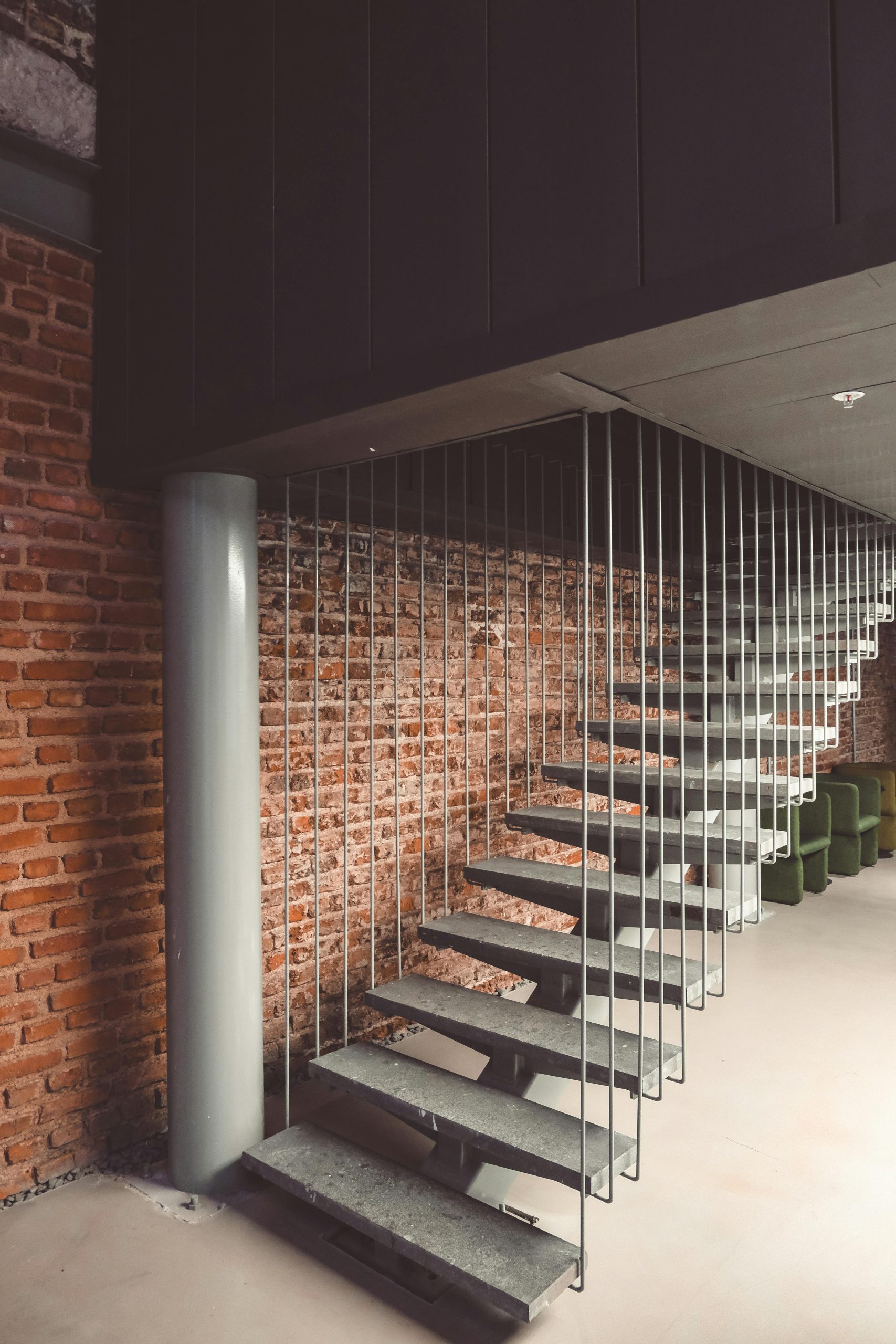 Escalier mezzanine compact avec optimisation de l'espace